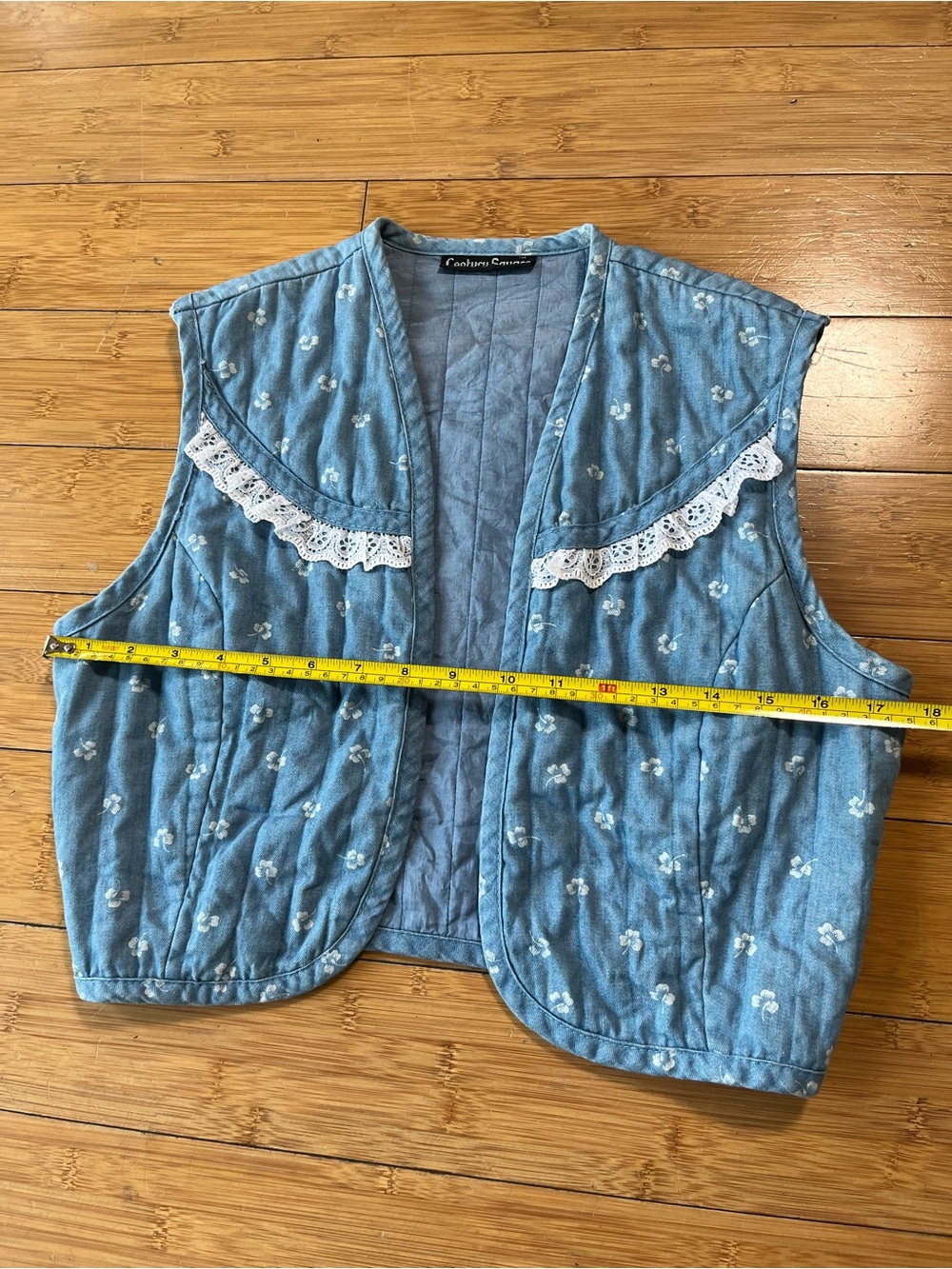 Vintage Cottagecore Quilted Blue Clover Leaf Cropped Vest with Darling Lace Trim - Picture 6 of 10